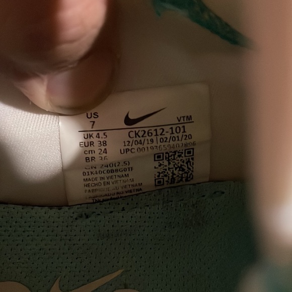 Nike Women's Air Max 2090 Sail/Aurora-Summit White-Black - Picture 12 of 13